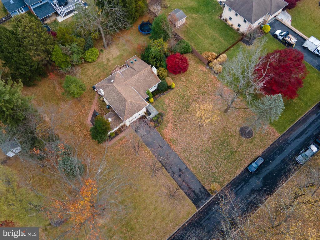 305 Llewellyn Rd