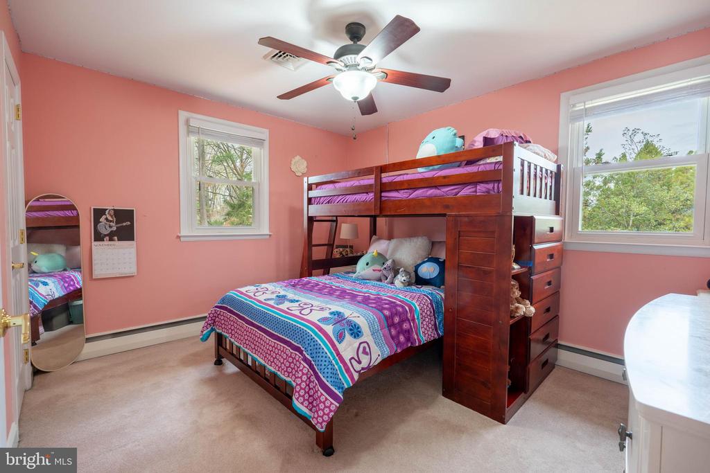 305 Llewellyn Rd