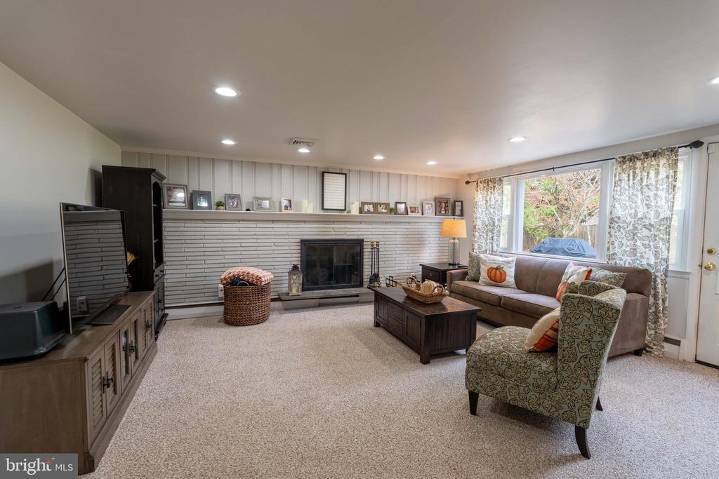 305 Llewellyn Rd