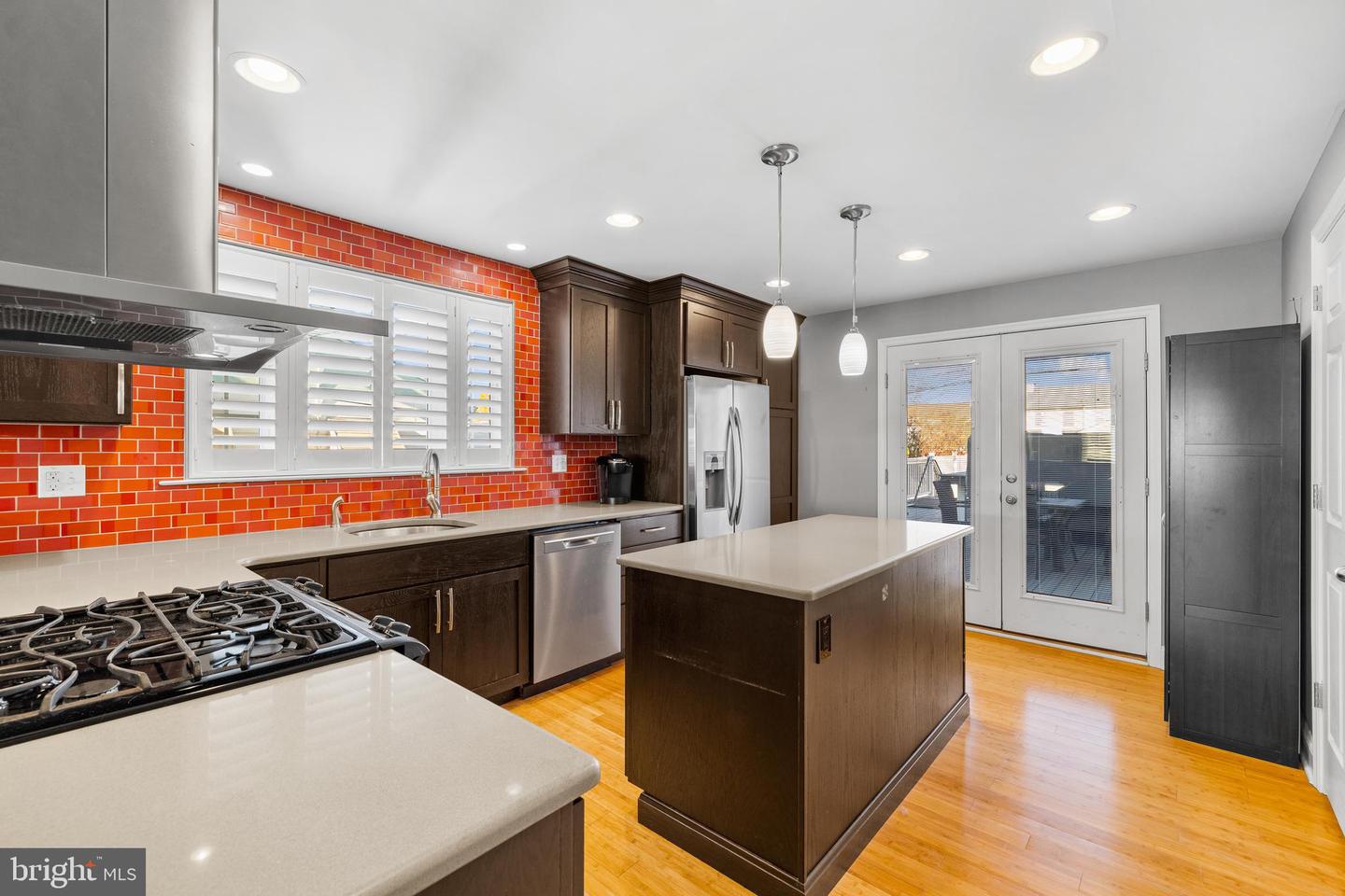 334 W 10th Ave