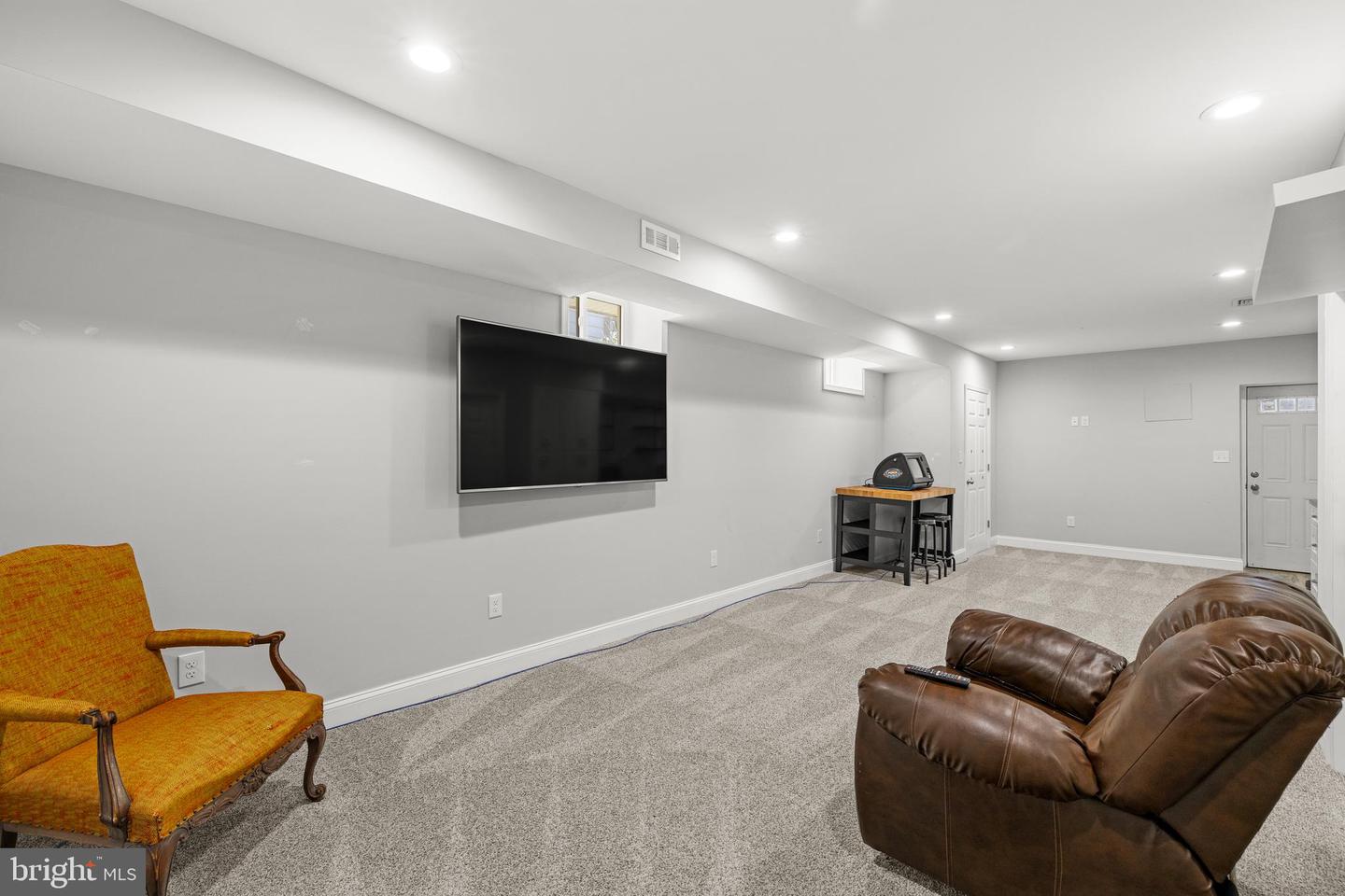 334 W 10th Ave