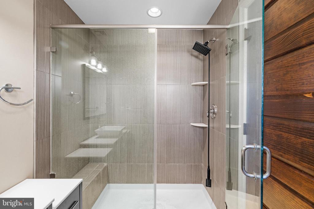 334 W 10th Ave