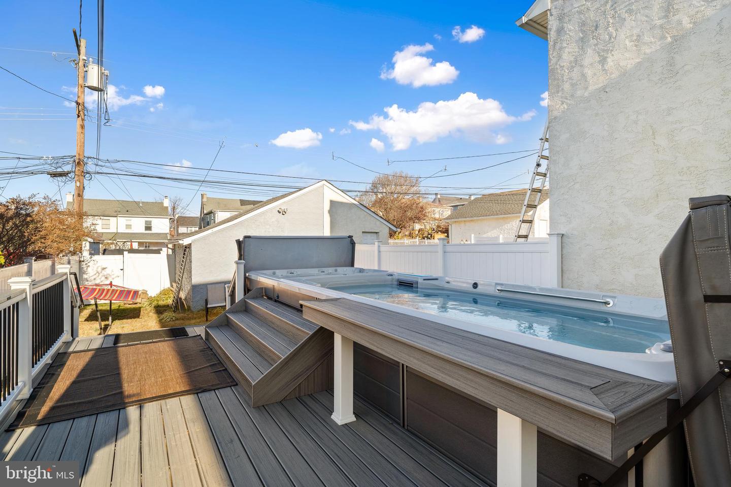 334 W 10th Ave