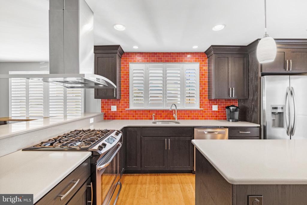 334 W 10th Ave