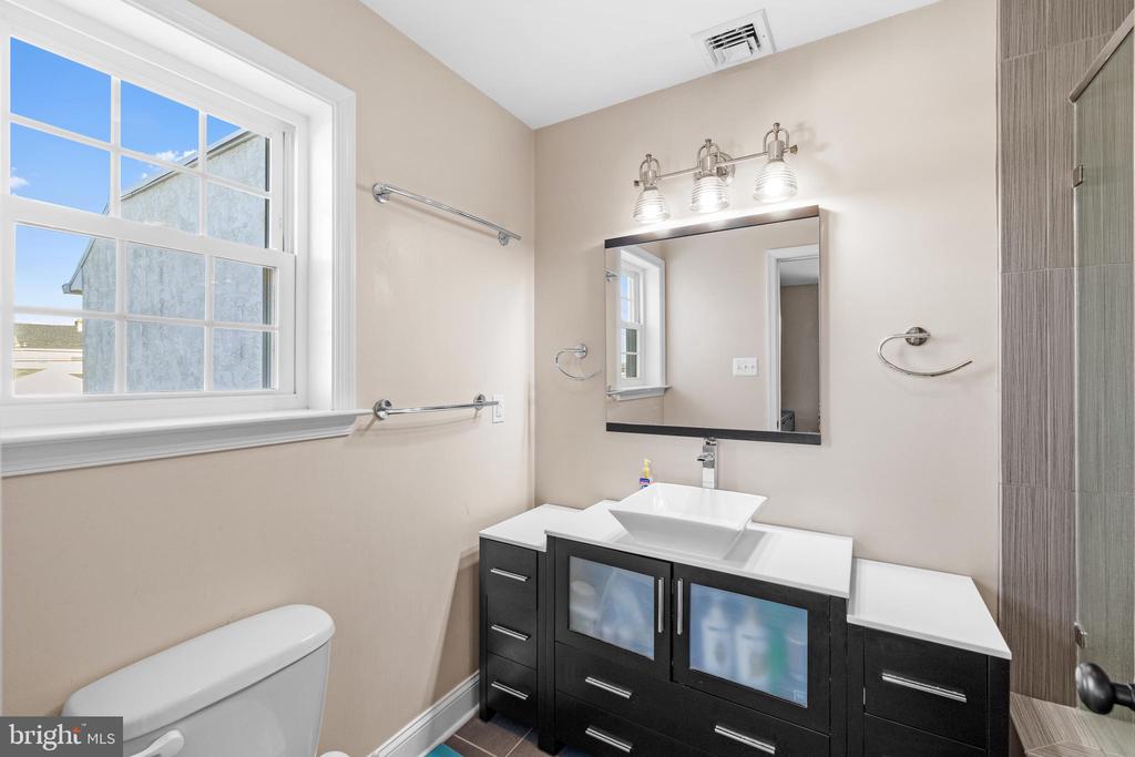 334 W 10th Ave
