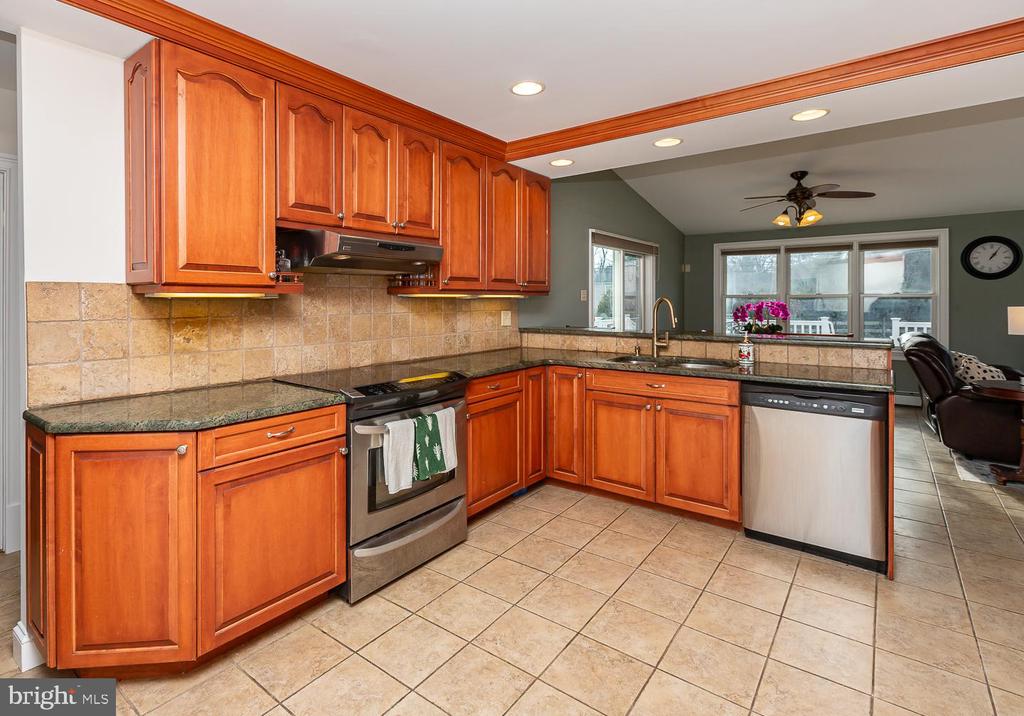 1608 Winding Dr