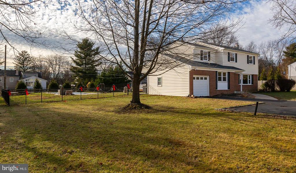 1608 Winding Dr