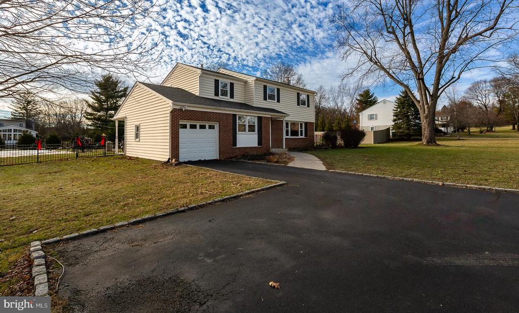 1608 Winding Dr