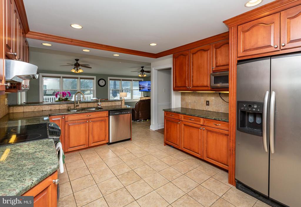 1608 Winding Dr
