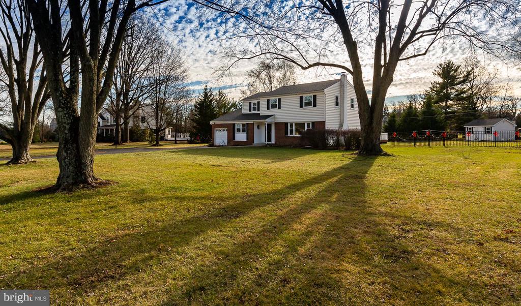 1608 Winding Dr