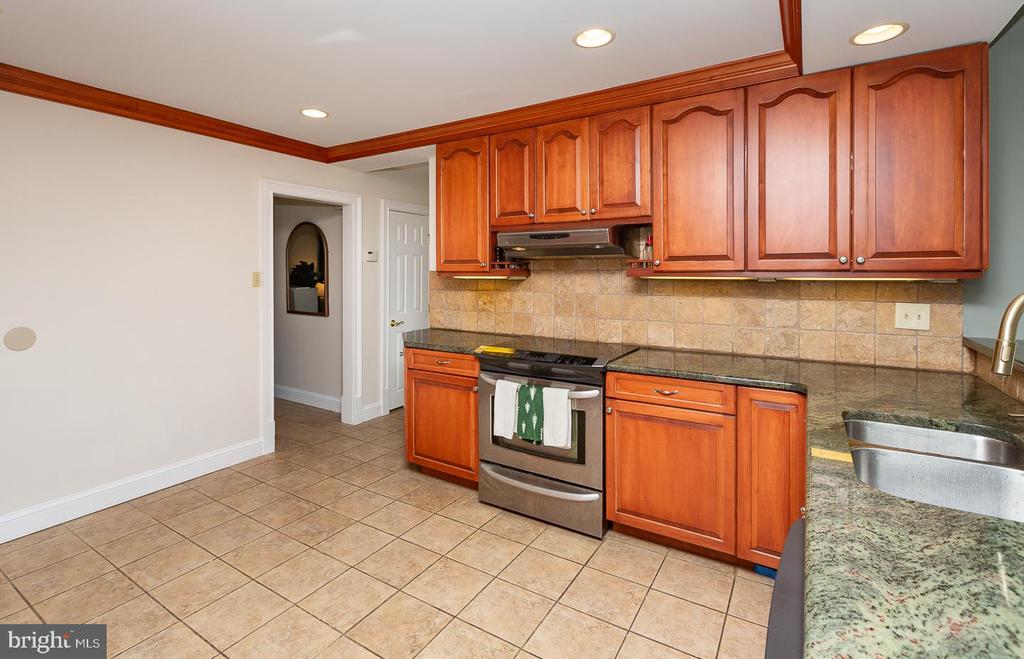 1608 Winding Dr