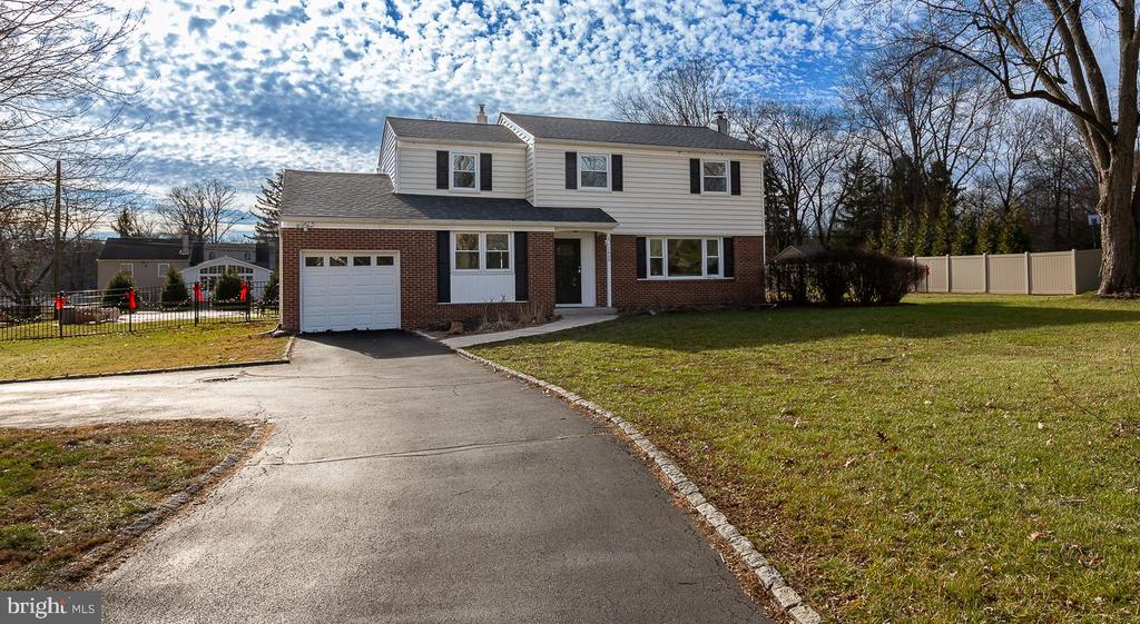1608 Winding Dr