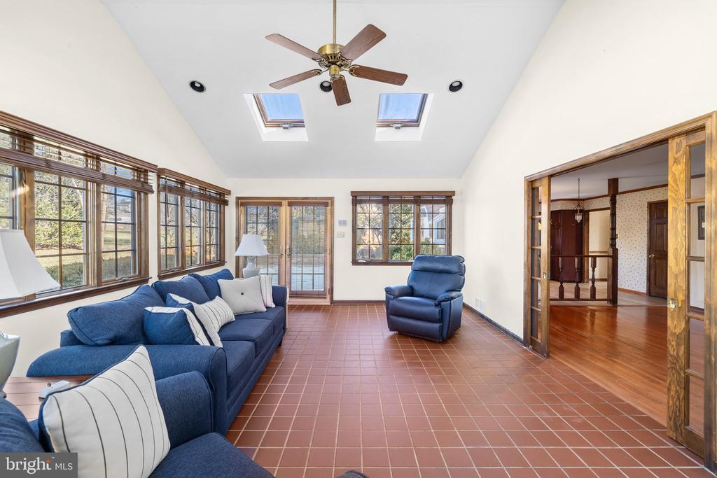 1509 Fairview Way