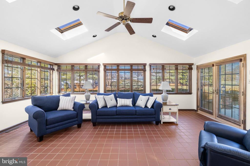 1509 Fairview Way