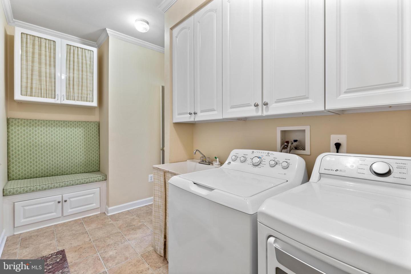 1118 Perry Ln