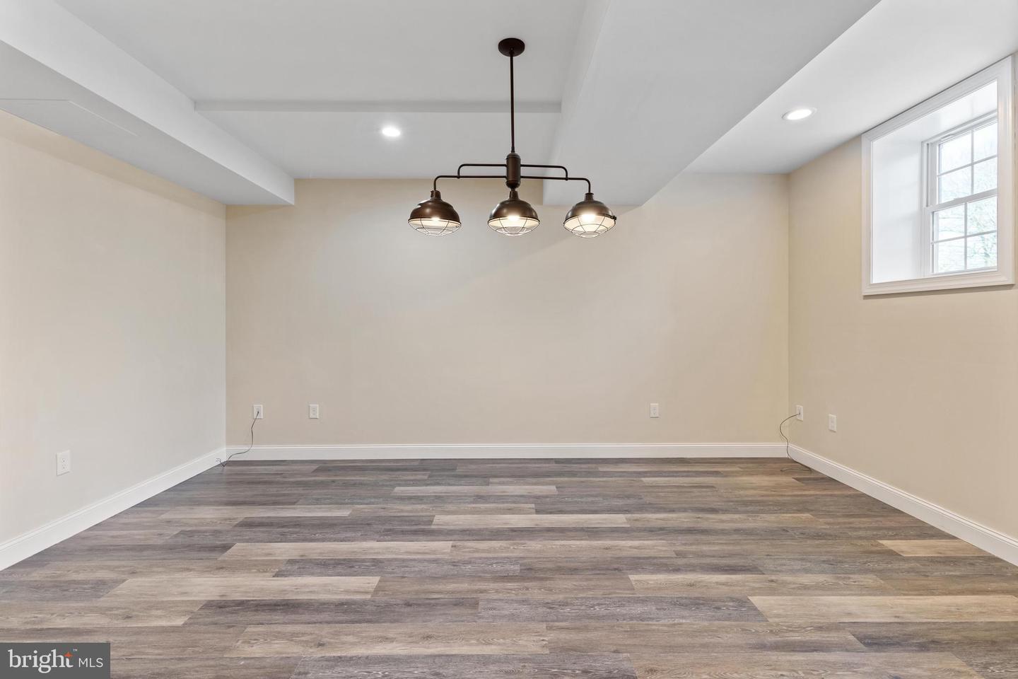 1118 Perry Ln