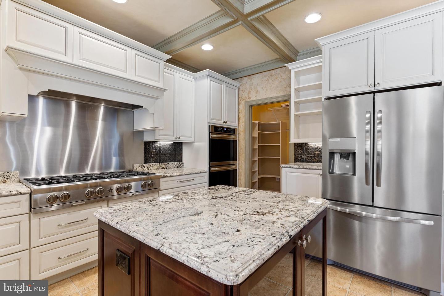 1118 Perry Ln