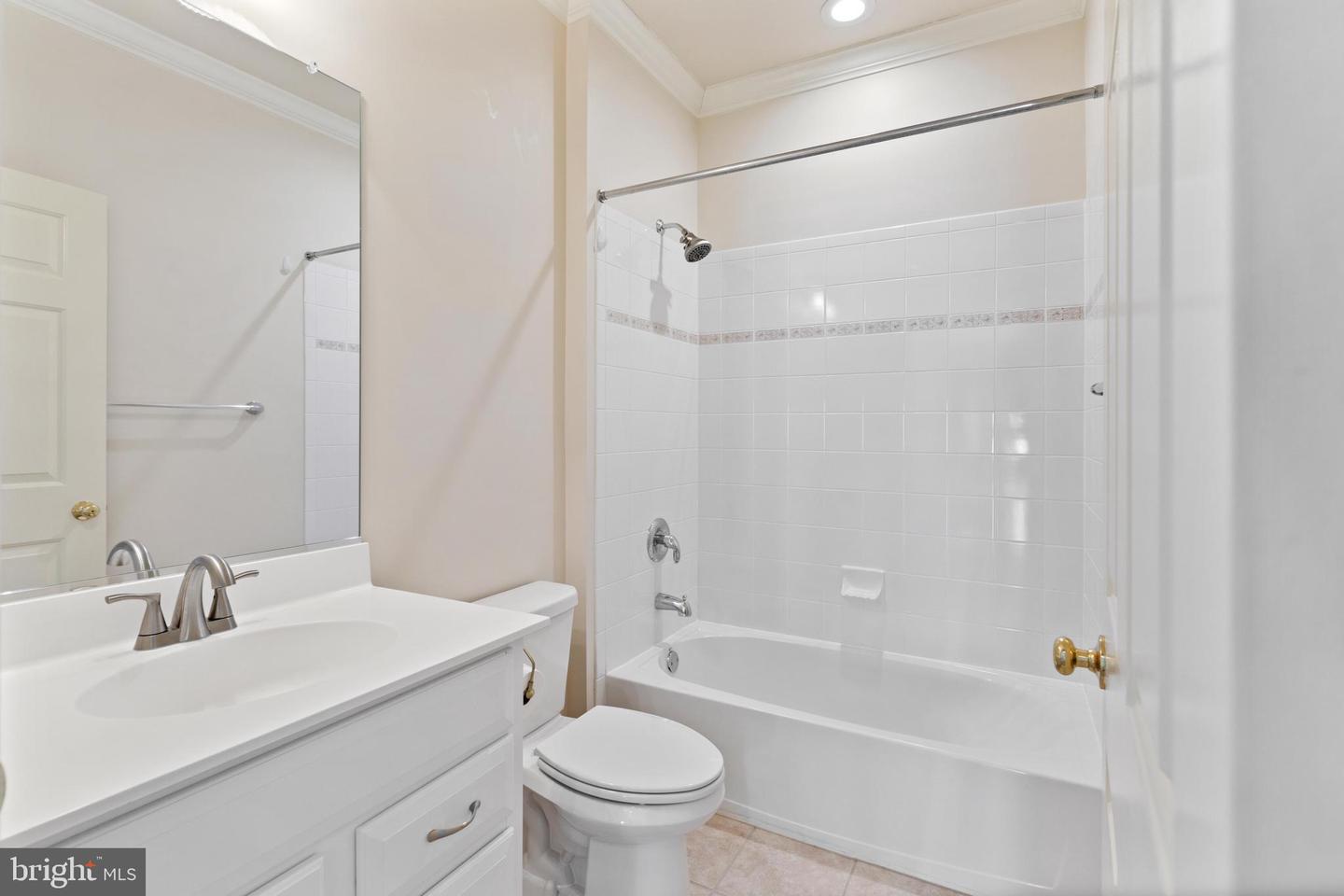 1118 Perry Ln
