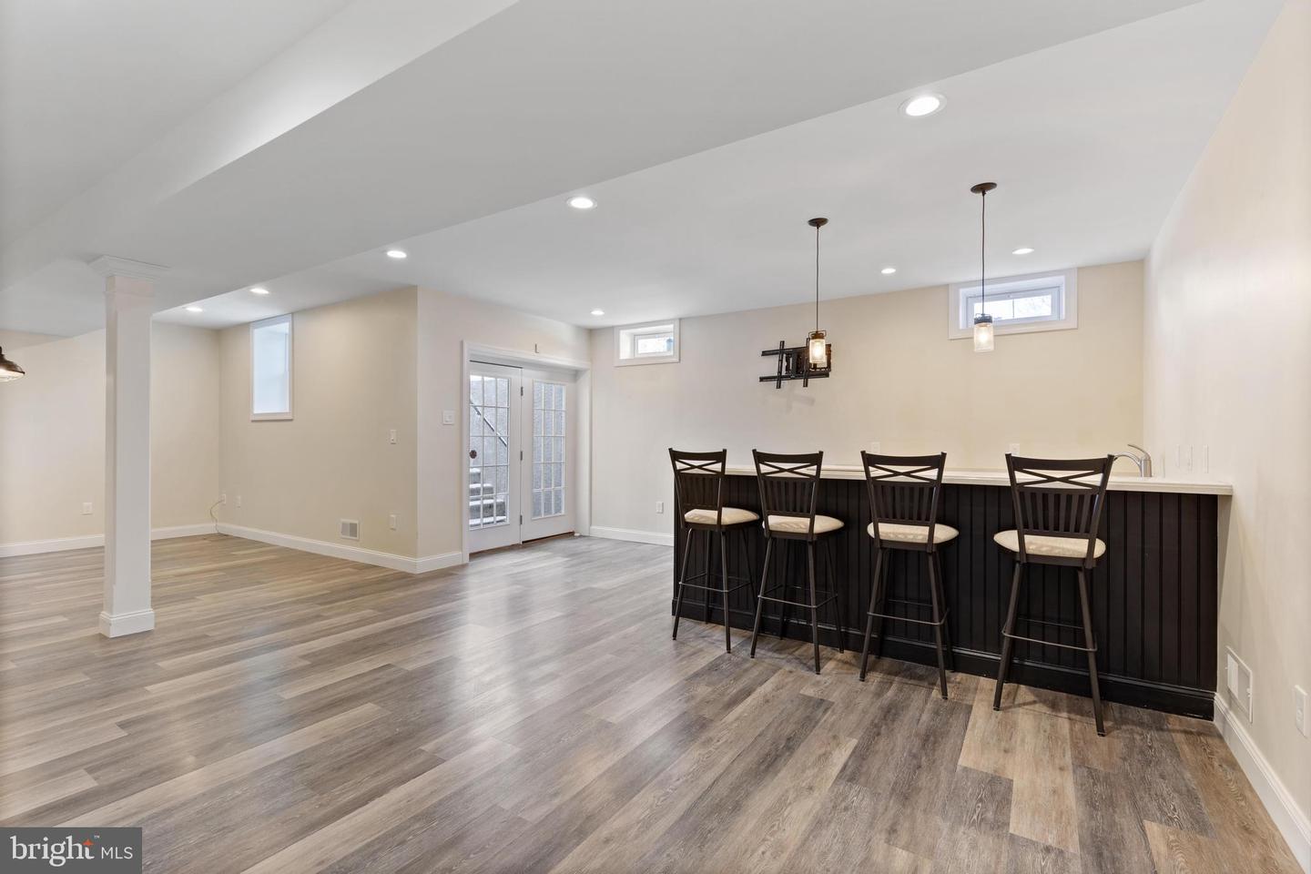 1118 Perry Ln