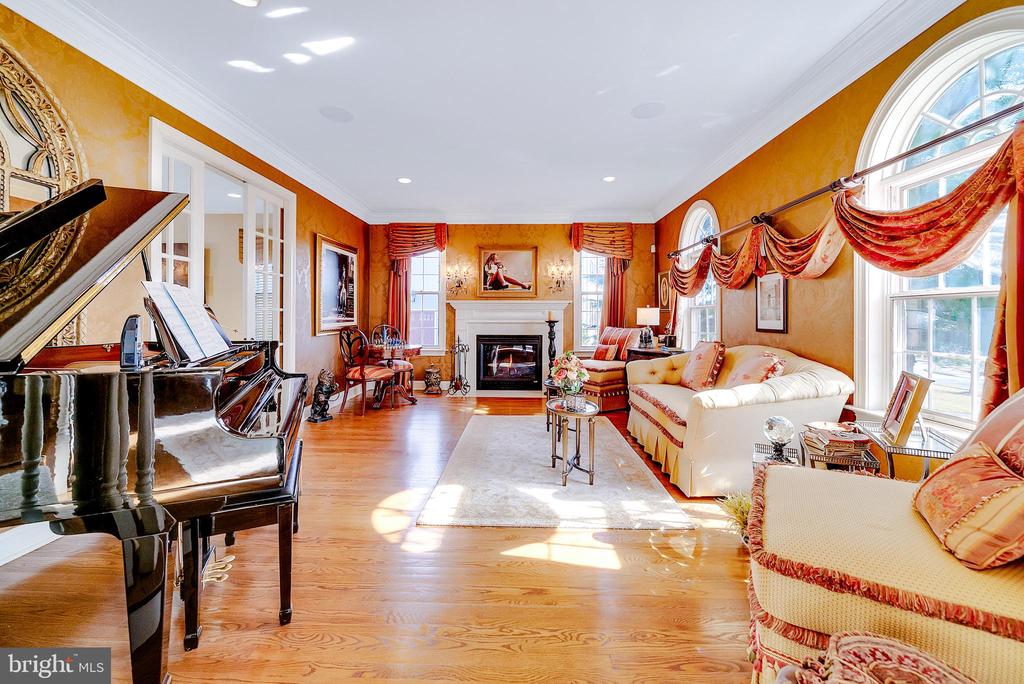 537 Monticello Ln