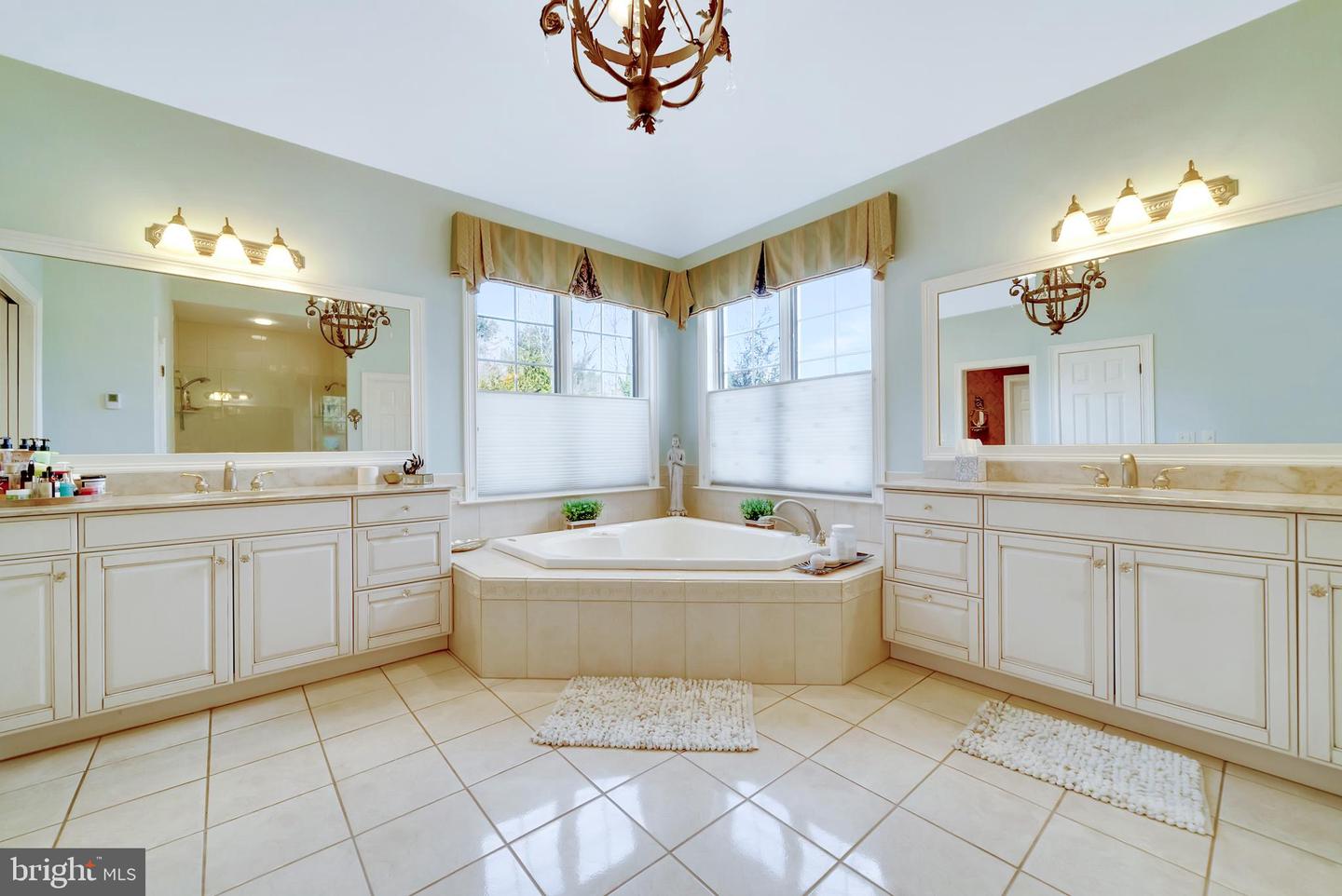 537 Monticello Ln