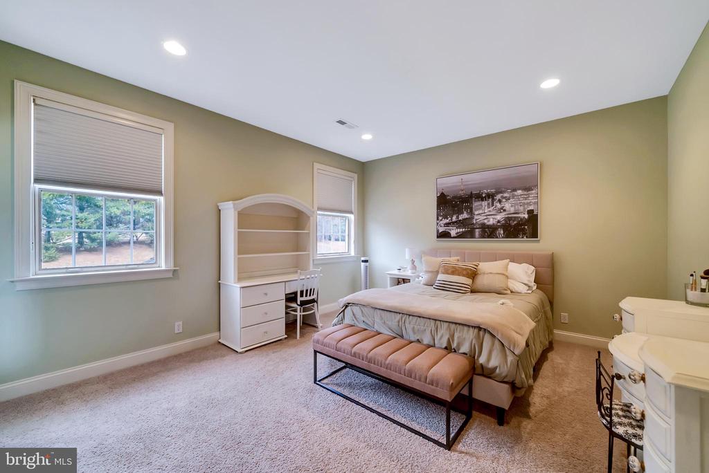 537 Monticello Ln