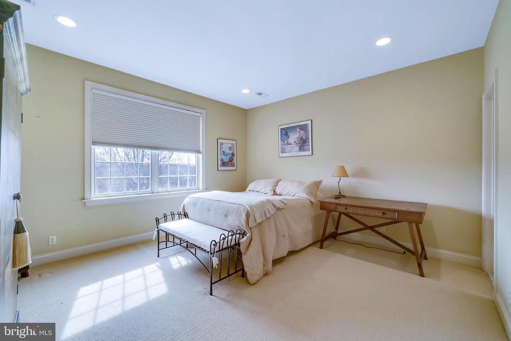 537 Monticello Ln