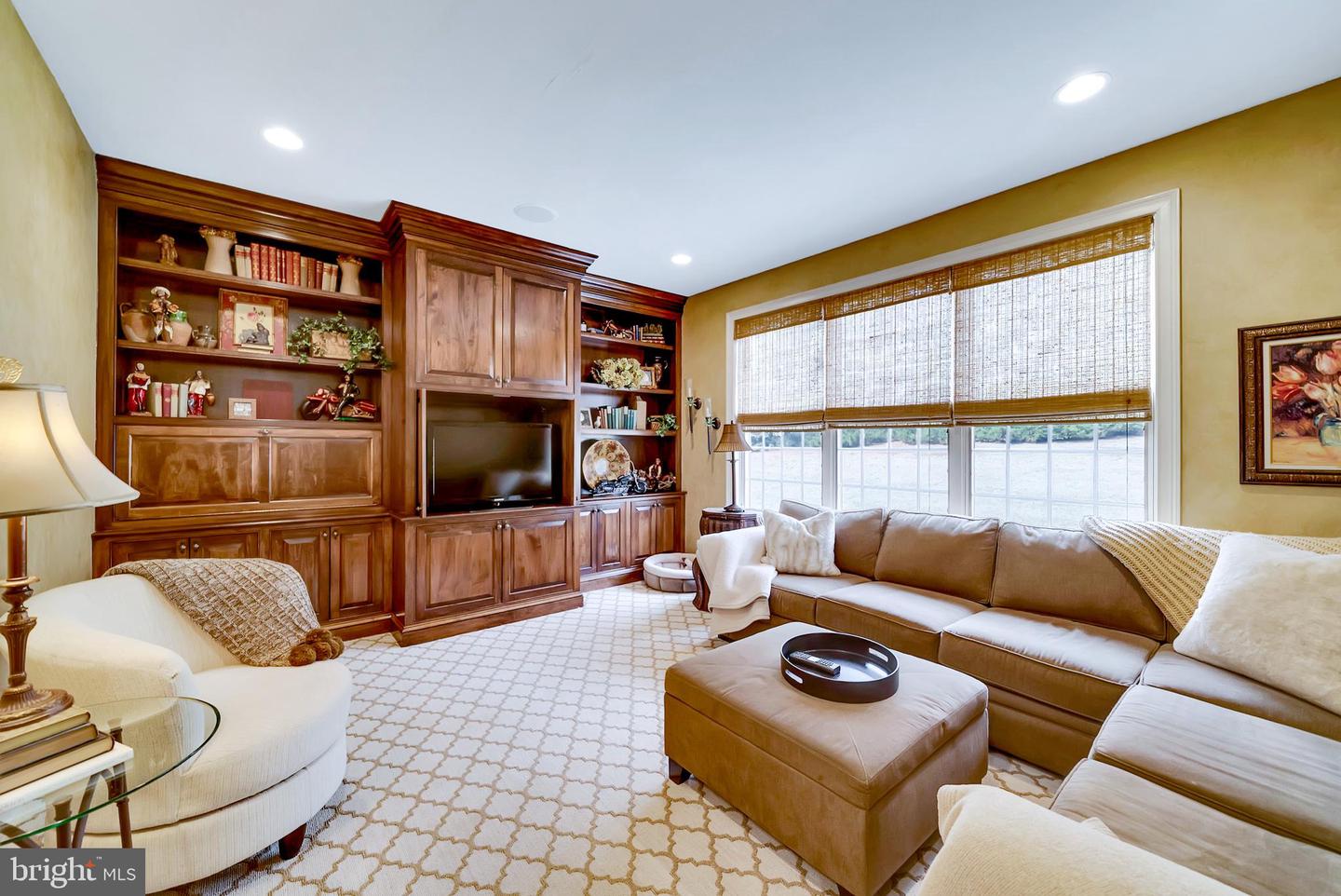 537 Monticello Ln