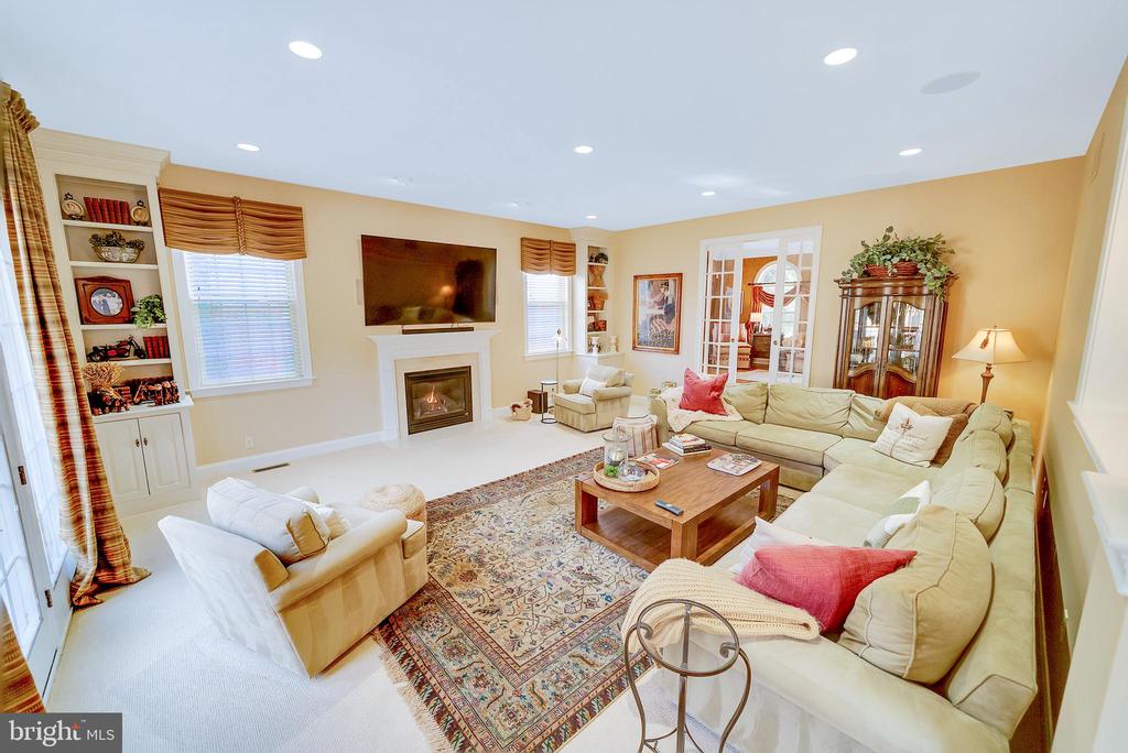 537 Monticello Ln