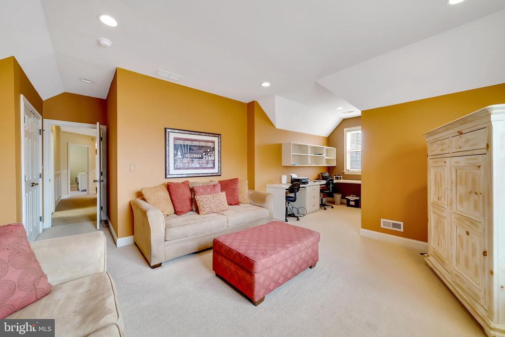 537 Monticello Ln