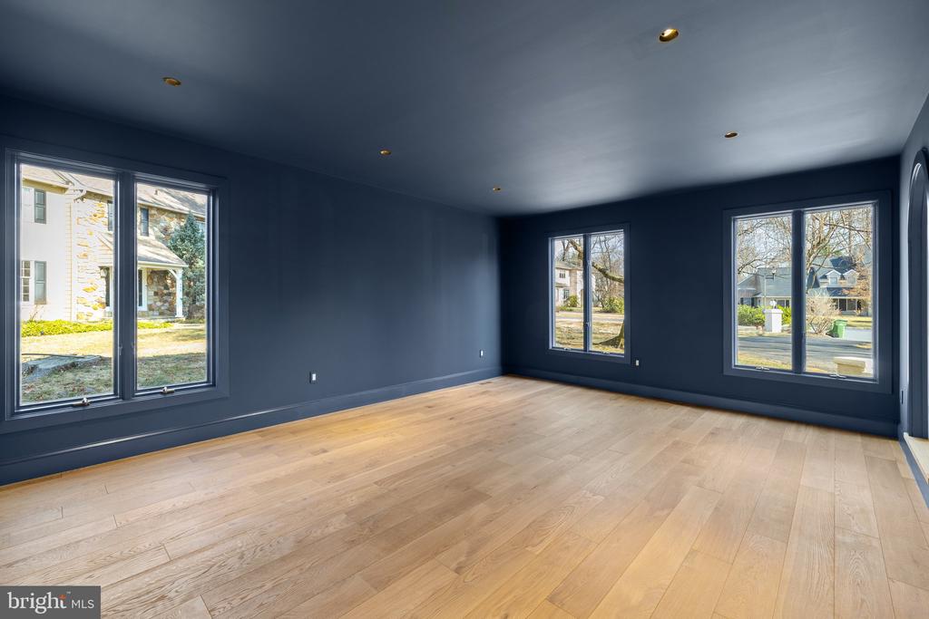1555 Beechnut Cir