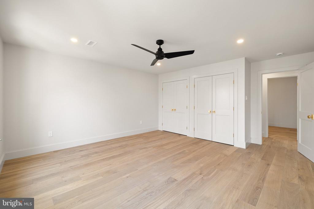1555 Beechnut Cir