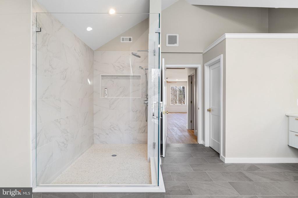1555 Beechnut Cir
