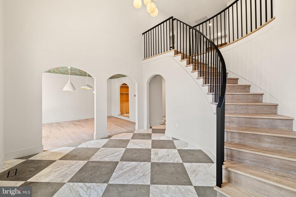 1555 Beechnut Cir