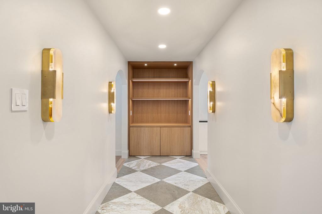 1555 Beechnut Cir