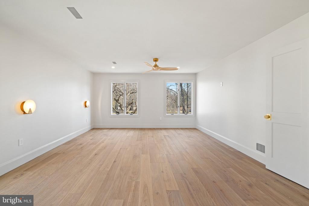 1555 Beechnut Cir