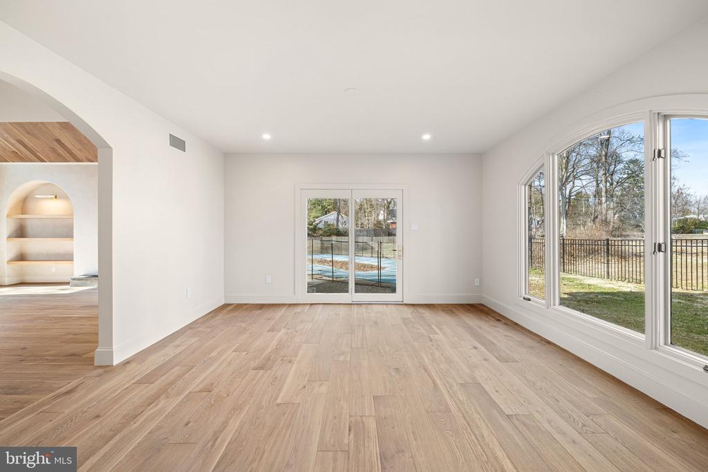 1555 Beechnut Cir