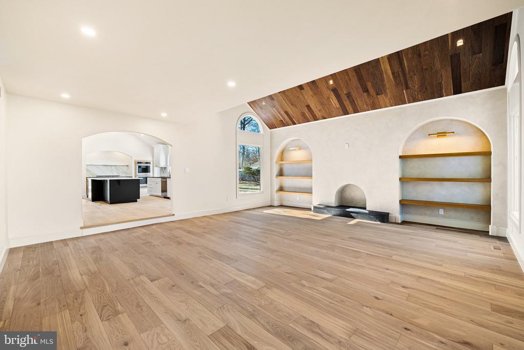 1555 Beechnut Cir