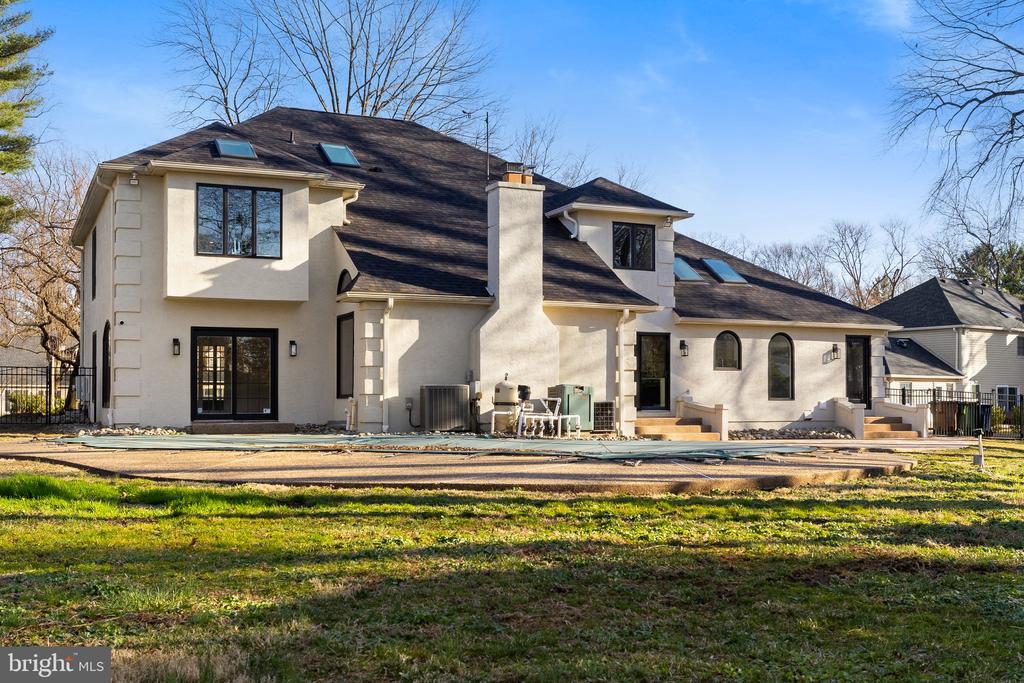 1555 Beechnut Cir
