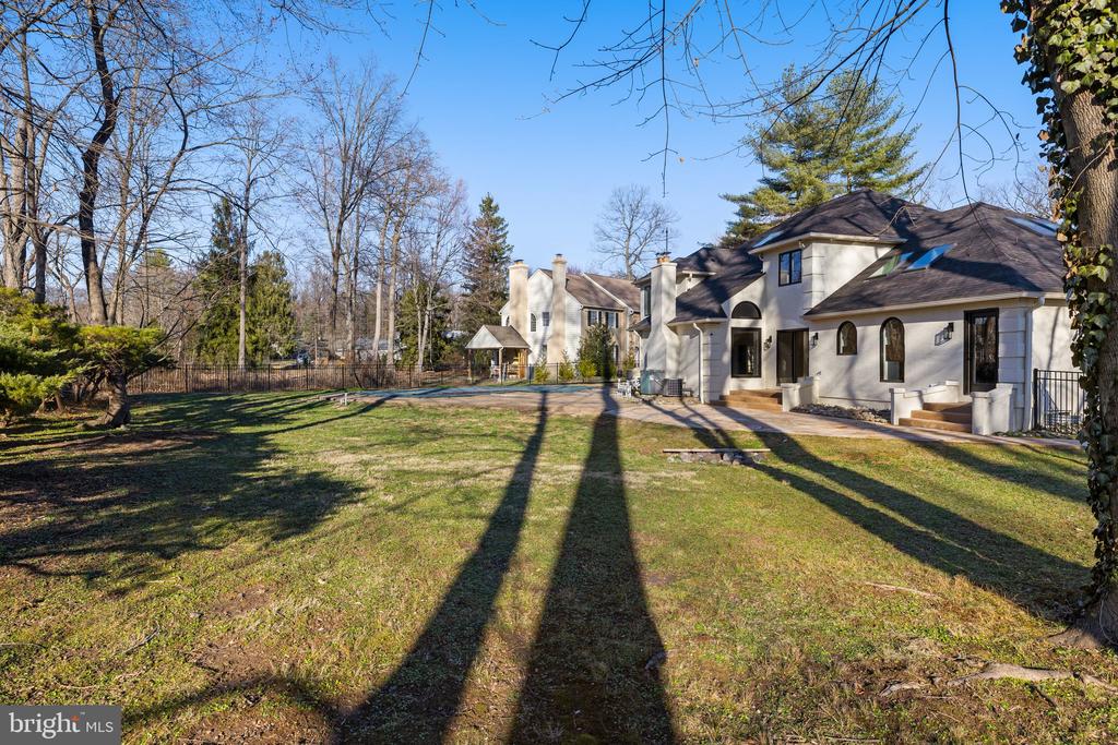 1555 Beechnut Cir