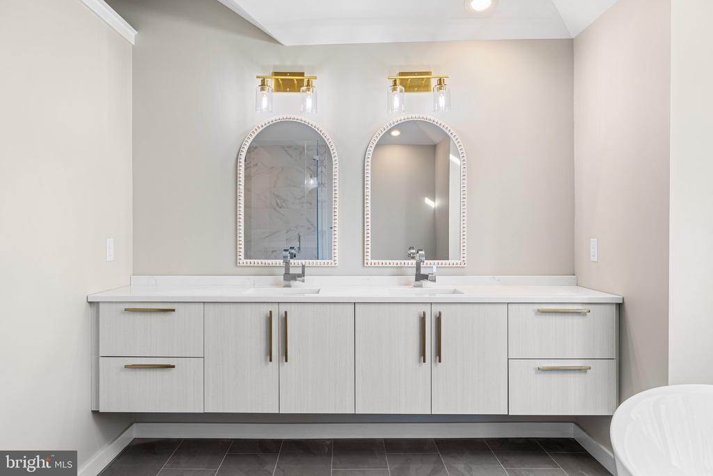 1555 Beechnut Cir