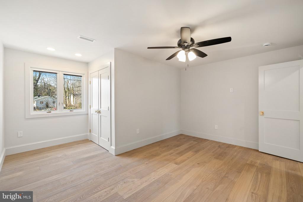 1555 Beechnut Cir