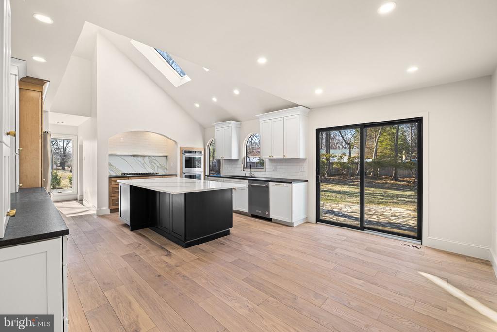 1555 Beechnut Cir