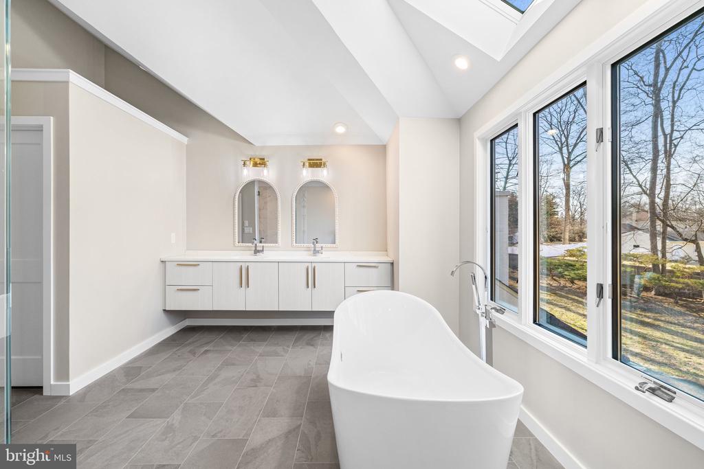 1555 Beechnut Cir