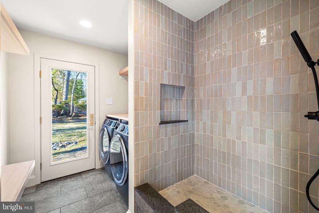 1555 Beechnut Cir