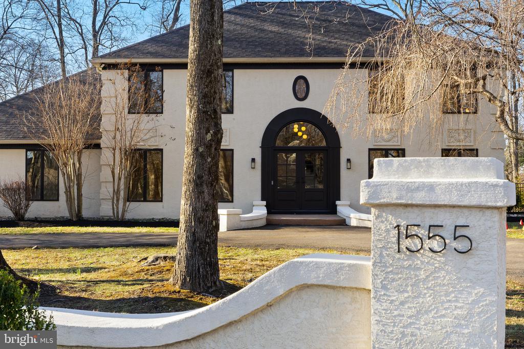 1555 Beechnut Cir