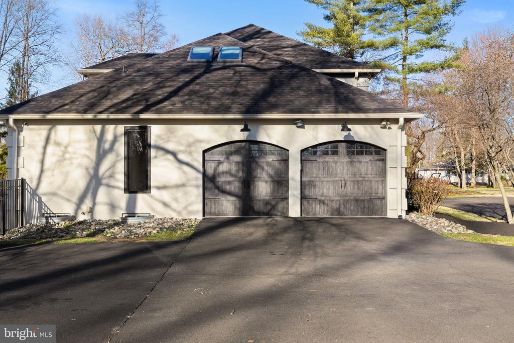 1555 Beechnut Cir