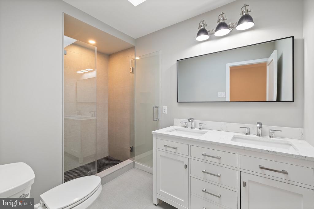 1555 Beechnut Cir