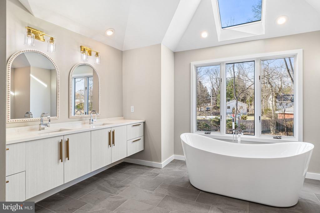1555 Beechnut Cir