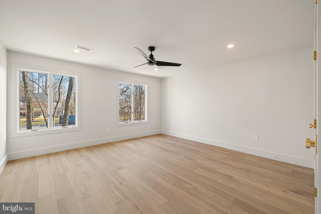 1555 Beechnut Cir